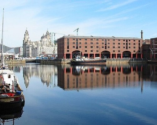 bus tour of liverpool