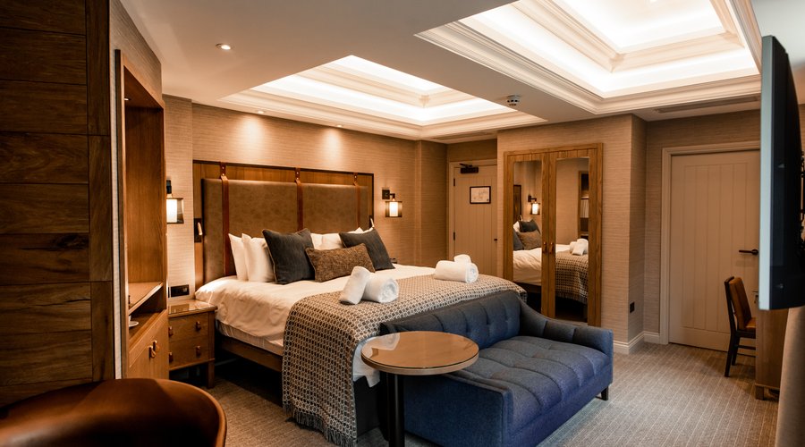 Superior Suite with roll top bath and spa access