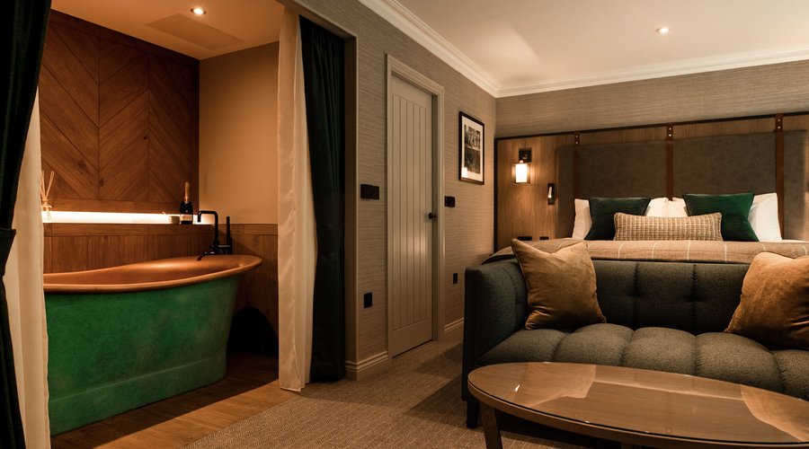 Superior Suite with in-room roll top bath