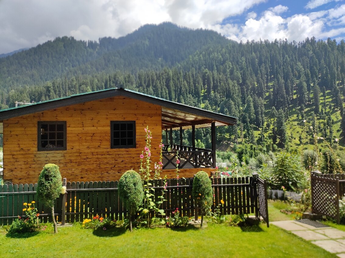 THE PAHALGAM PINES: 2022 Prices & Reviews (Kashmir) - Photos of Lodge ...