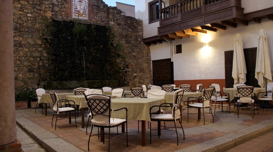 Hotel Rural Abadía de Yuste.
Restaurante Abadía de Rubén Hornero.