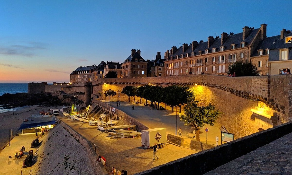 Anal Girl in Saint-Malo