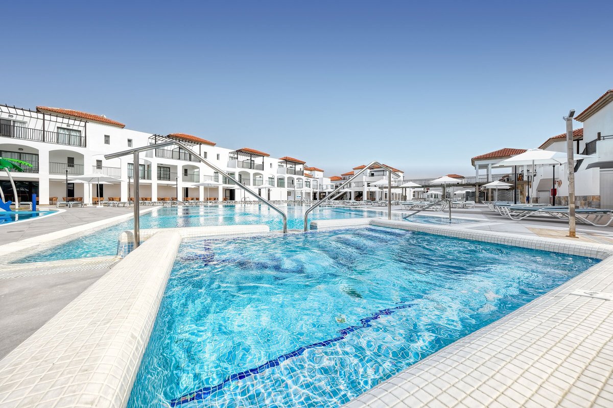 Broncemar Beach Suites Pool Pictures & Reviews - Tripadvisor