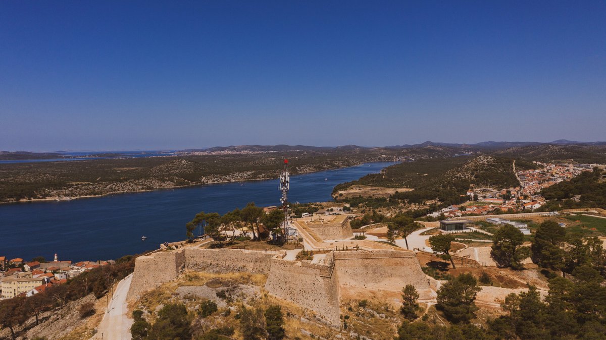 Visit Dalmatia Šibenik - Barone Fortress was built in 1646 on Vidakuša, the  80 meter-high hill above the city. Along with the other three fortresses in  Šibenik, it represents a unique defence