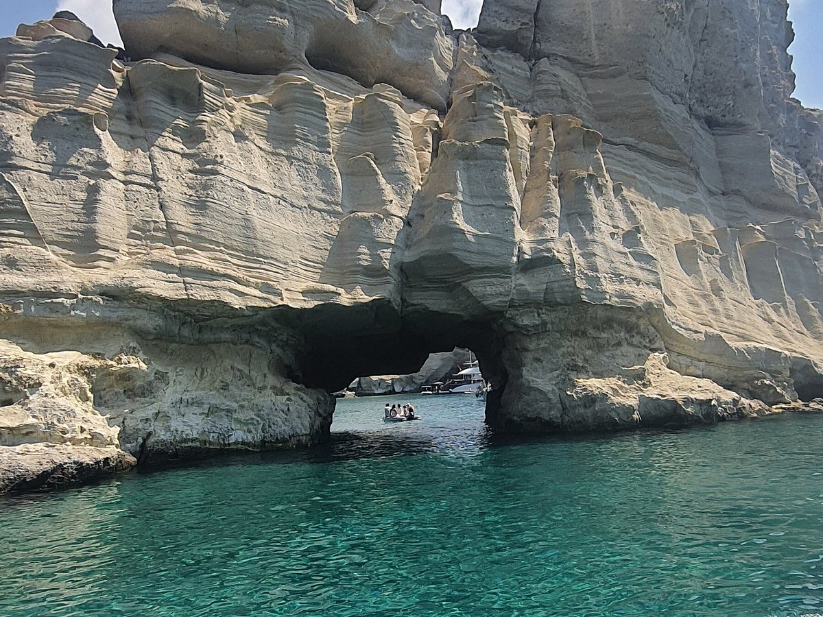 delfina boat tour milos