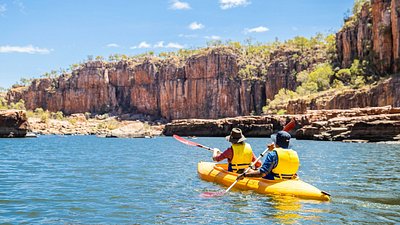Two people kayaking in Nitmiluk National Park (Katherine Gorge)