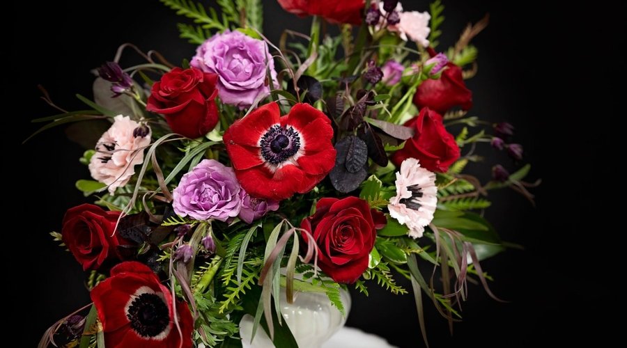 Moody blooms create gorgeous bouquets! 