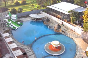 Kolam Renang & Pantai