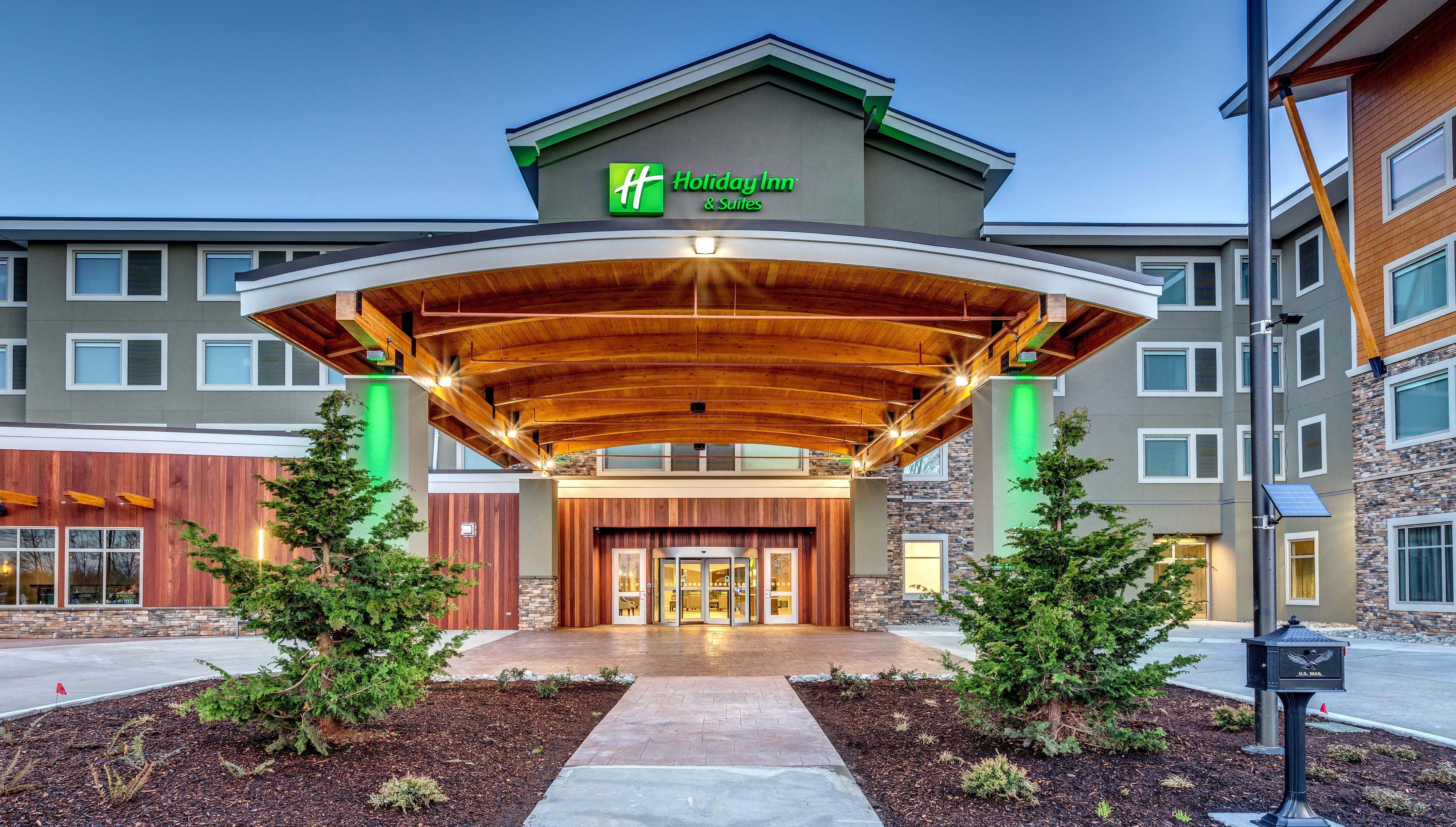 holiday inn and suites bellingham        
        <figure class=