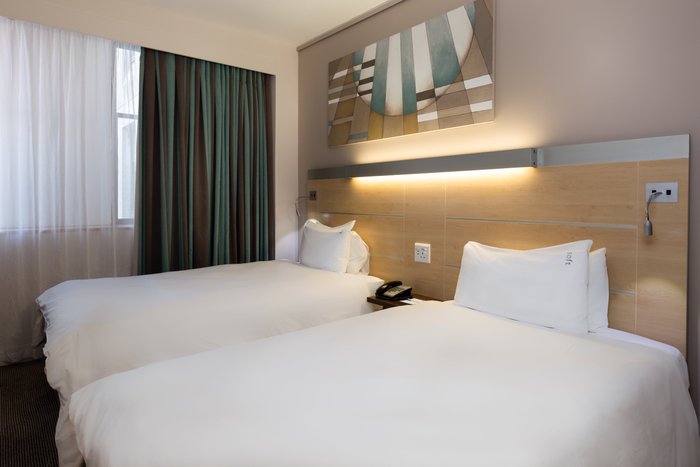 HOLIDAY INN EXPRESS CAPE TOWN CITY CENTRE, AN IHG HOTEL - Updated 2023  Prices & Reviews (South Africa)