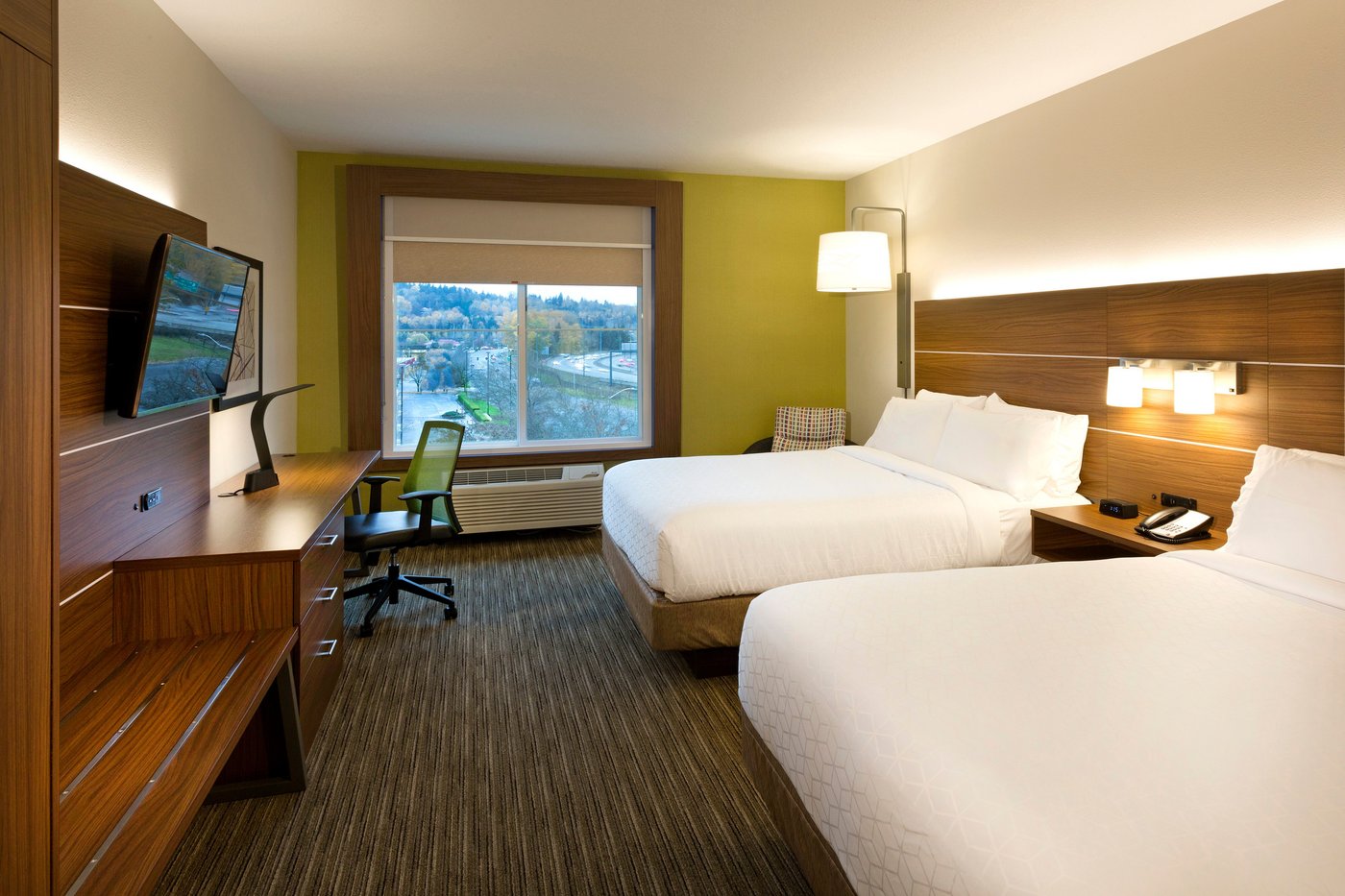 HOLIDAY INN EXPRESS & SUITES SEATTLE SOUTH TUKWILA, AN IHG HOTEL