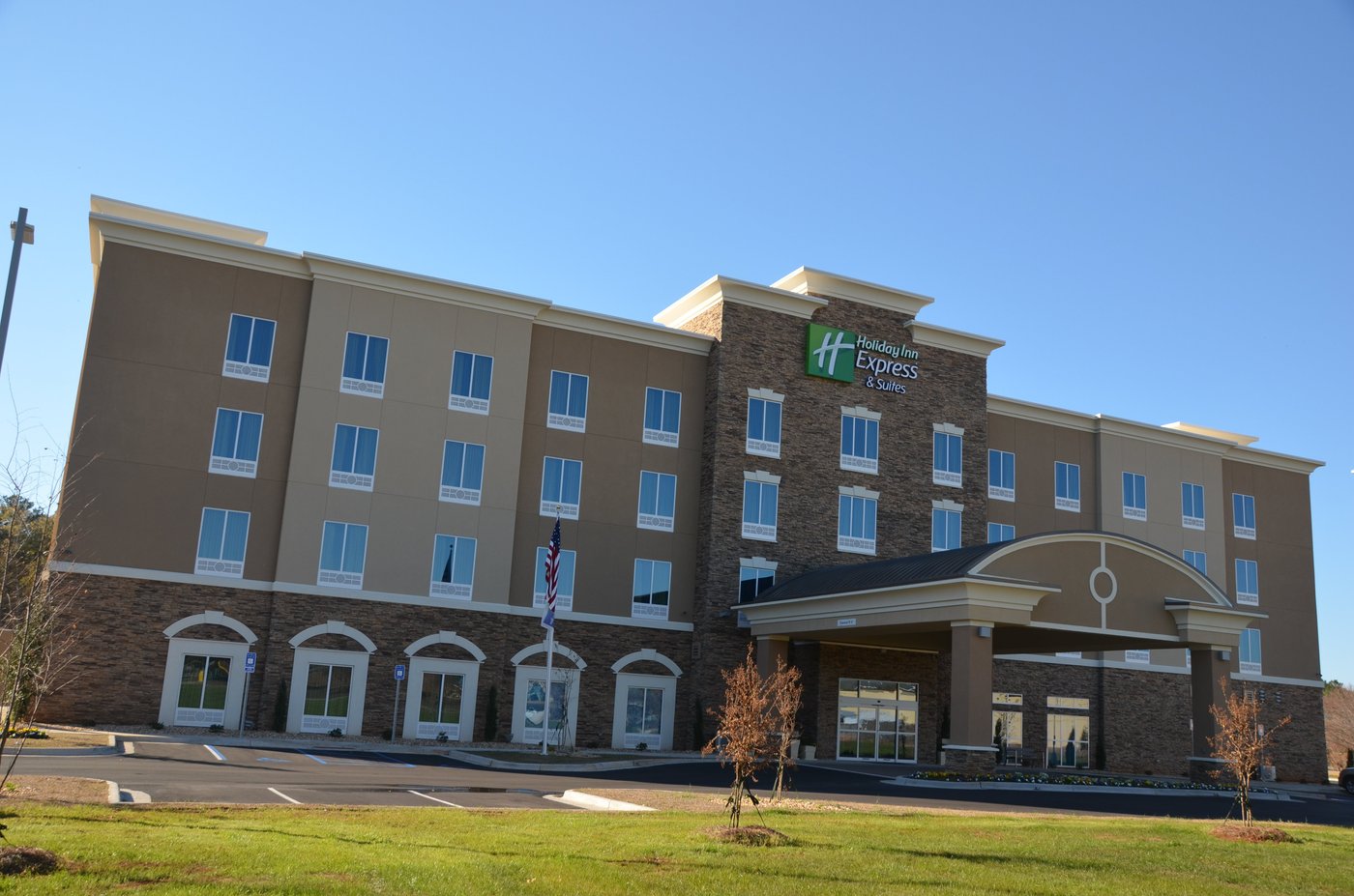 HOLIDAY INN EXPRESS & SUITES ALBANY, AN IHG HOTEL $141 ($̶1̶6̶4̶ ...