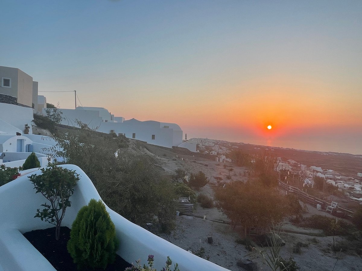 SUN ANGELOS OIA - Updated 2024 Prices & Hotel Reviews (Santorini, Greece)