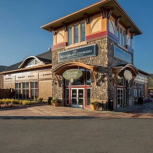 Deals & Offers at Woodbury Common Premium Outlets® - A Shopping Center In  Central Valley, NY - A Simon Property