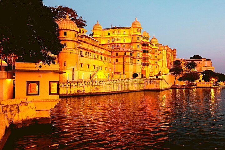 2024 Udaipur Palaces and Lakes From Mumbai with Flights: Private Luxury ...