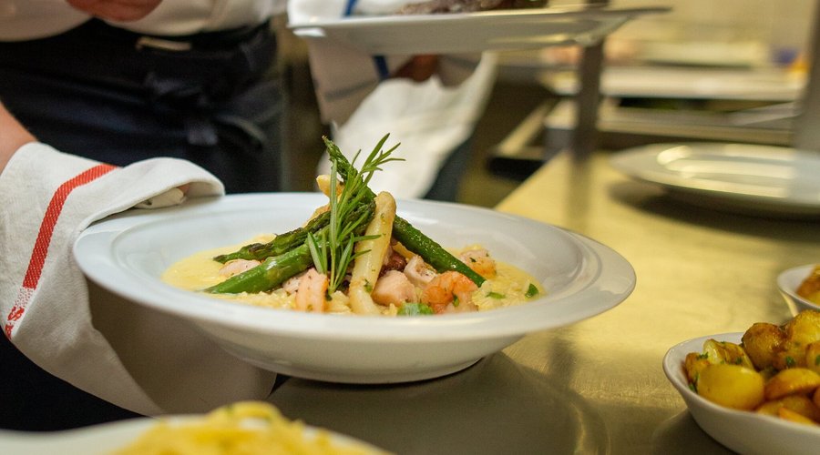 Le plat est prêt en cuisine, il ne manque plus que vous !