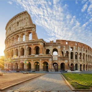 Excursão para grupos pequenos do Coliseu com entrada pela Arena:  experiência oferecida por Colosseum and Vatican Tours by Italy Wonders