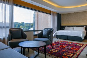 Room & Suite