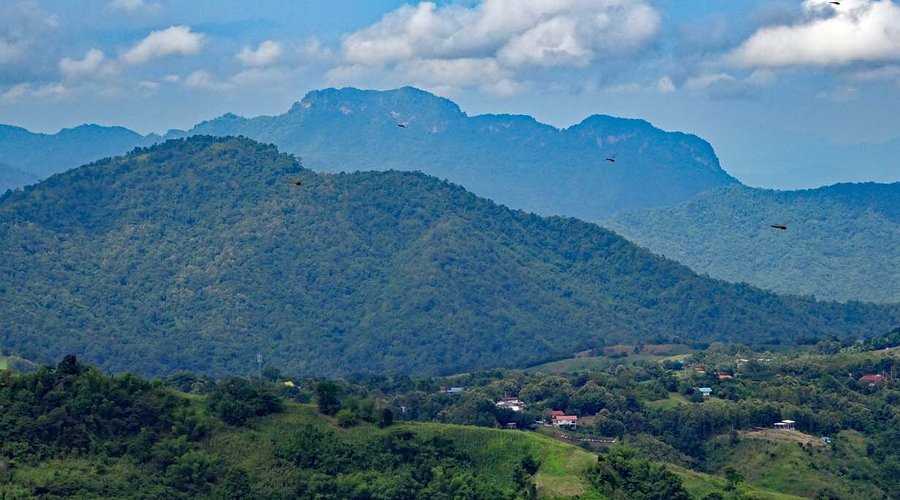 Panoramic mountain views.
