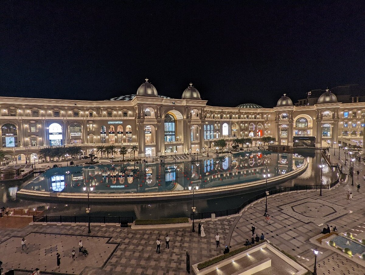 Place Vendome Mall 📷 - @world_walkerz #placevendôme #lusail