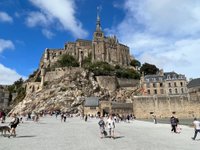 Guia mostra como funciona a areia movediça, que está por todo caminho –  Foto de Découverte de la Baie du Mont Saint Michel, Genets - Tripadvisor