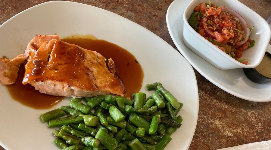 Salmon with teriyaki sauce and asparagus