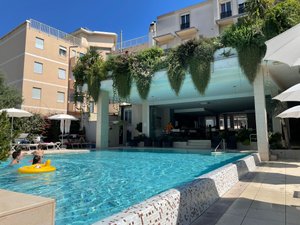 Piscina e praia
