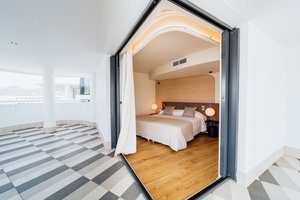 Room & Suite