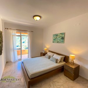 Double bedrom ensuite with balcony over looking São Vicente Valley and sea