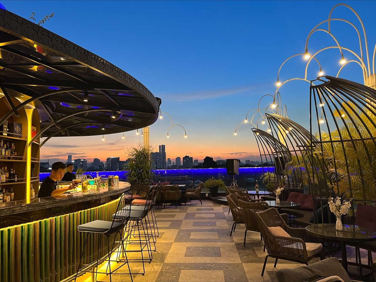 Aira Sky Bar Lounge