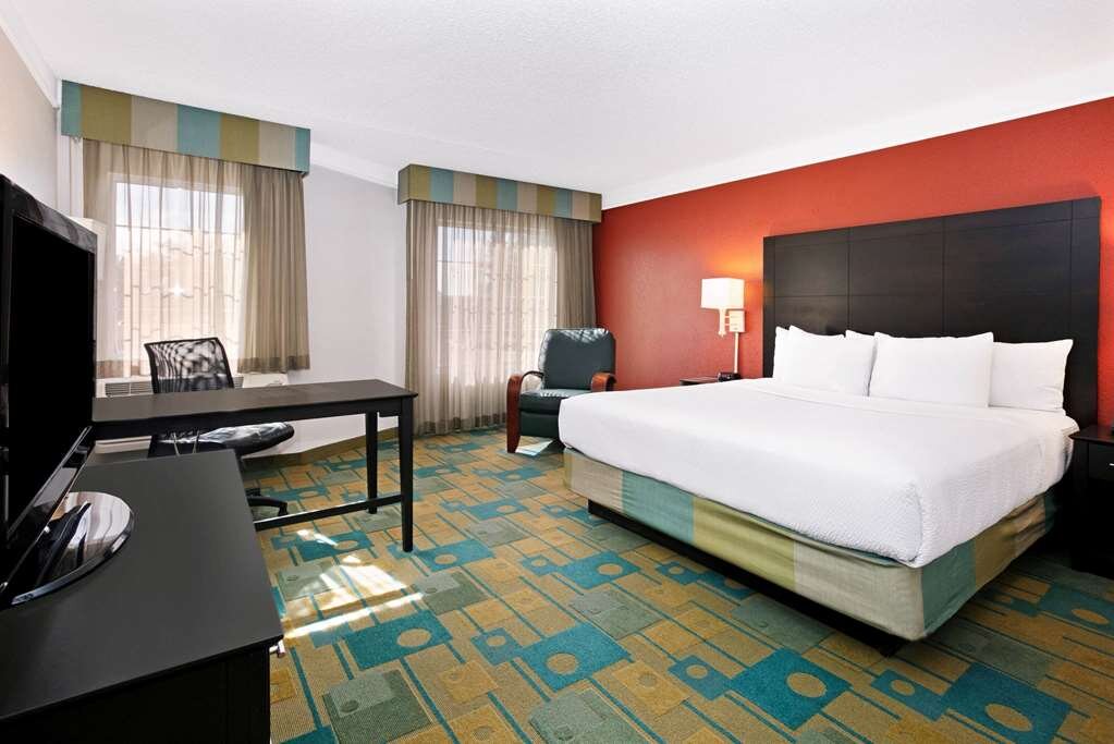 Hotel photo 12 of La Quinta Inn & Suites by Wyndham Dallas DFW Airport North.