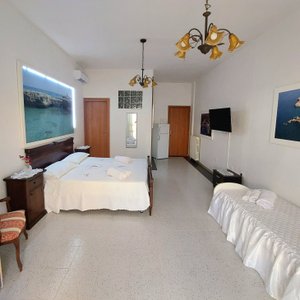 Camera Tripla con Balcone Per 3/4 persone. WiFi-Frigo-Pulizia-asciugamani-phon-lenzuola-bagnoprivato