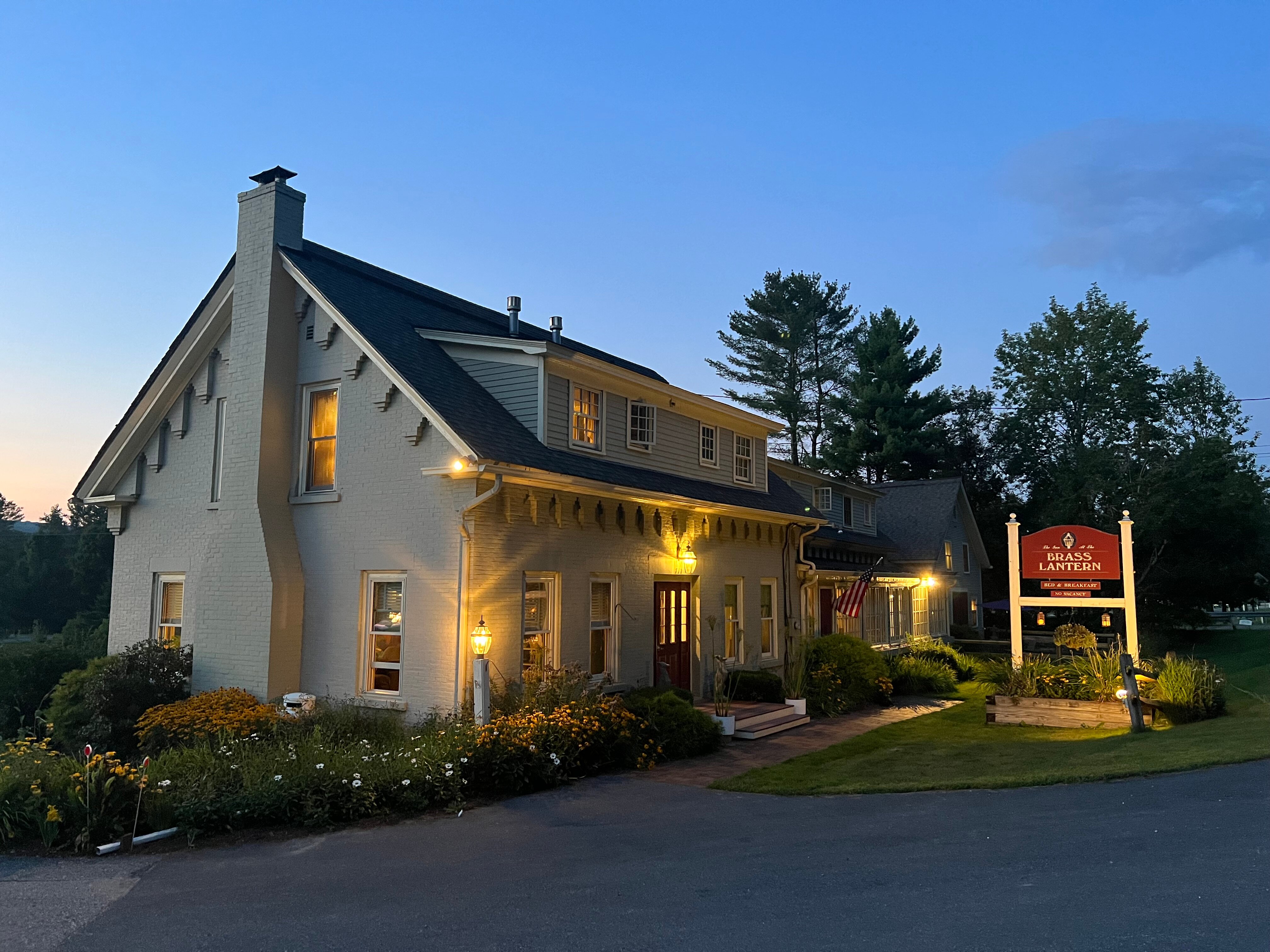 BRASS LANTERN INN - Updated 2023 Prices & Reviews (Stowe, Vermont)