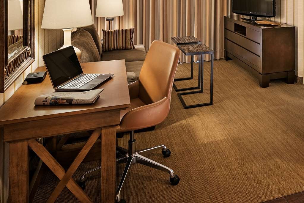 SONESTA SUITES SCOTTSDALE GAINEY RANCH Desde S 952 AZ Opiniones Y   Sss Gr Desk Detail 