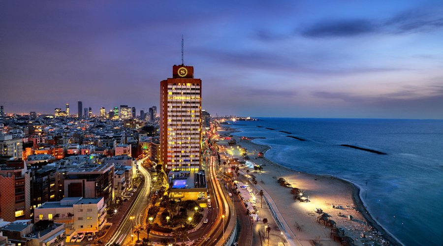 The hotel is located in the middle of the beautiful Tel Aviv shoreline. The hotel's central location and amazing views make it a popular choice for visitors, whether staying for business, conventions or leisure