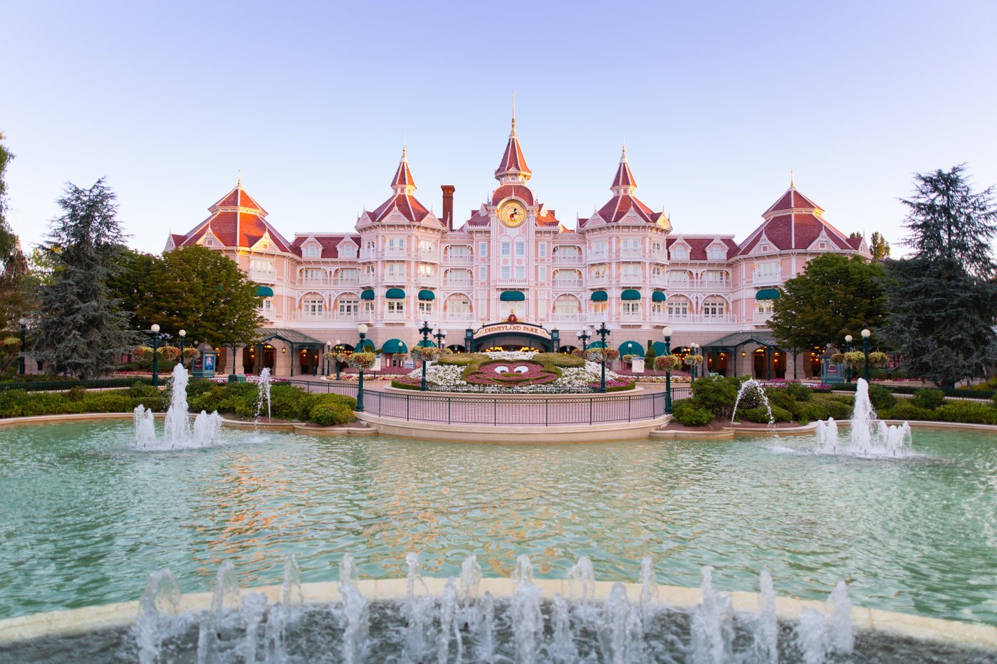 DISNEYLAND HOTEL - Prices & Reviews (Europe/Chessy)