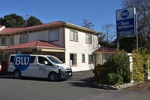 Best Western Bk'S Pioneer Motor Lodge in Mangere, image may contain: Car, Vehicle, Transportation