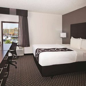 La Quinta Inn &amp; Suites by Wyndham Charleston Riverview, hotel in Charleston