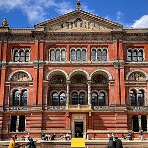Visiting the Victoria and Albert Museum