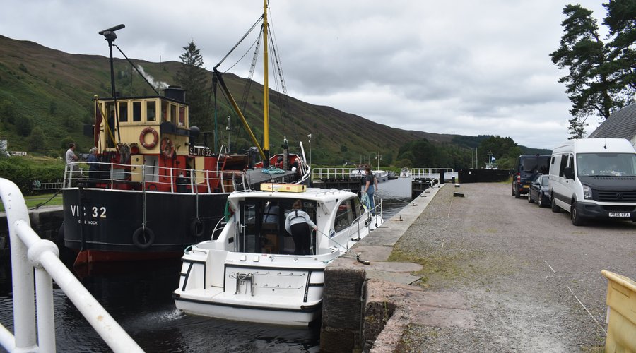 boats waiting for the lock to open