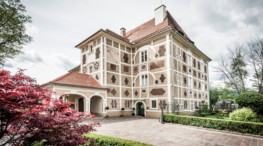 Schloss Farrach - am Stadtrand von Zeltweg mitten im Grünen gelegen