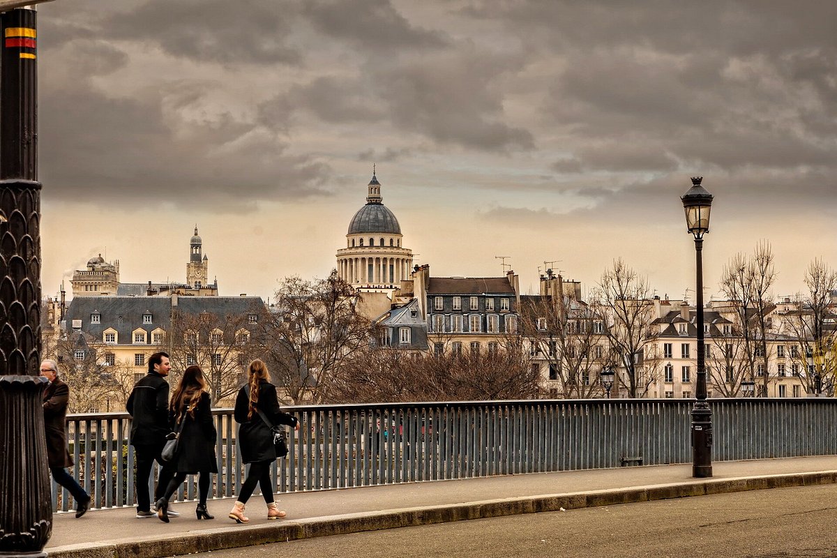 tourist highlights in paris