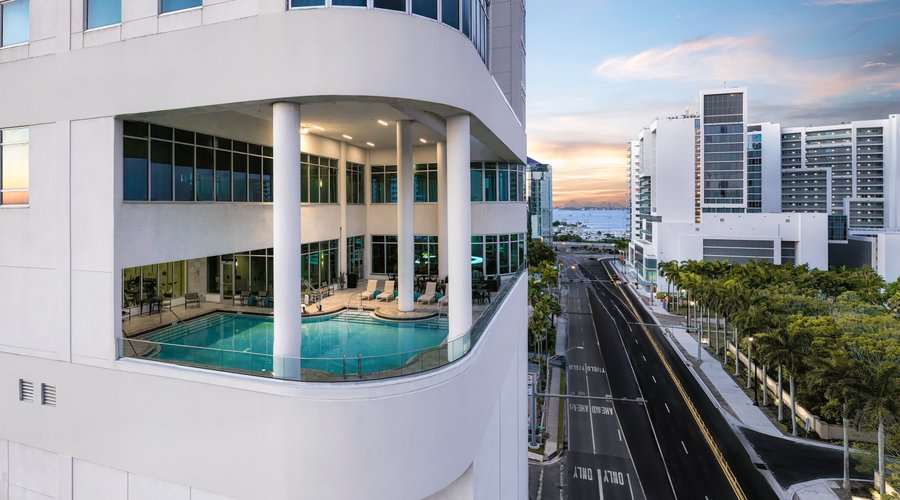 8th floor pool lounge 