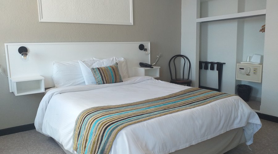 Deluxe queen room