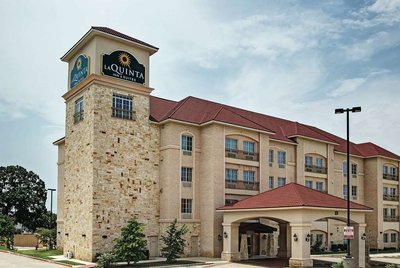 Hotel photo 1 of La Quinta Inn & Suites by Wyndham DFW Airport West - Euless.