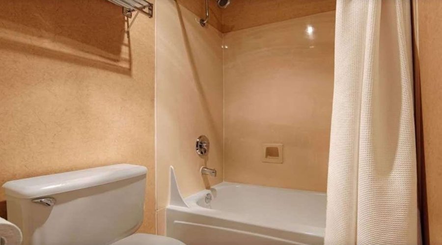 Guest room bath