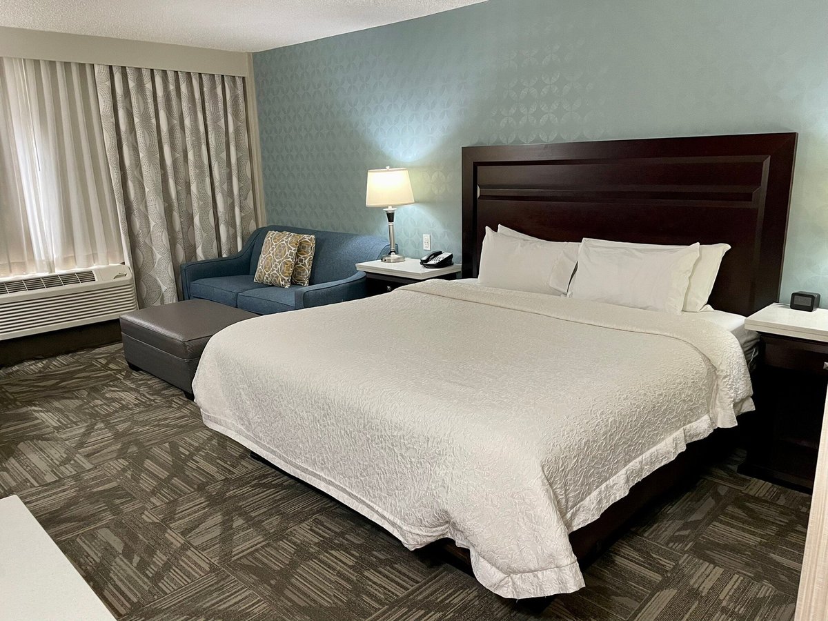 HAMPTON INN & SUITES BY HILTON CALGARY-AIRPORT - Hotel 2024 Prices ...