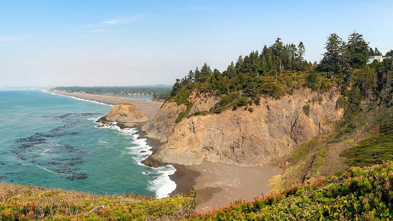 Sandy beach beach and rocky coast at Samuel H. Boardman State Scenic Corridor in Oregon 