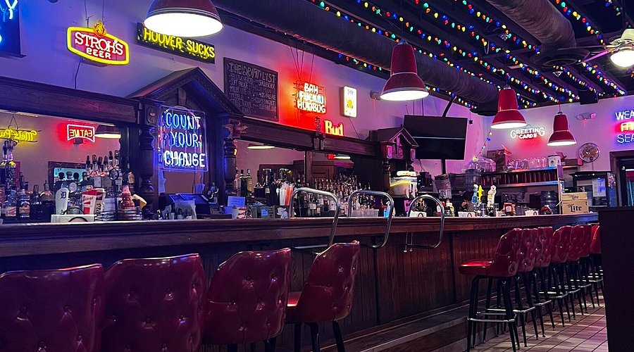 Honest John's Bar & Grill - Selden St.
