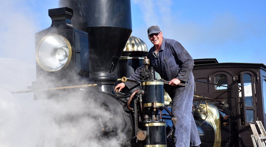 Railway Trustee & Driver Duncan Robbie attending to maintenance at the start of a Running Day